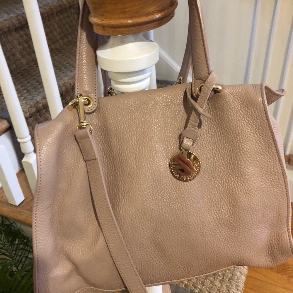 Laura DiMaggio genuine leather pocket book.